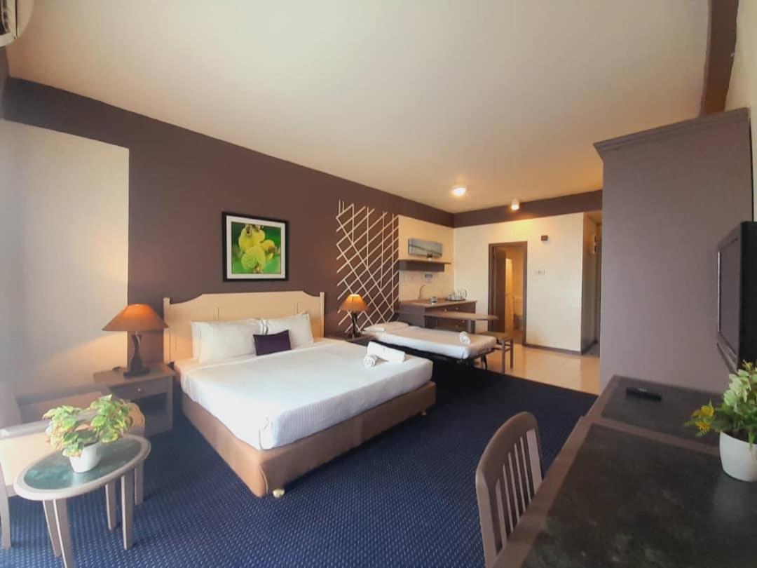 Rainbow Paradise Beachfront Penang Танджунг-Бунгах Екстер'єр фото