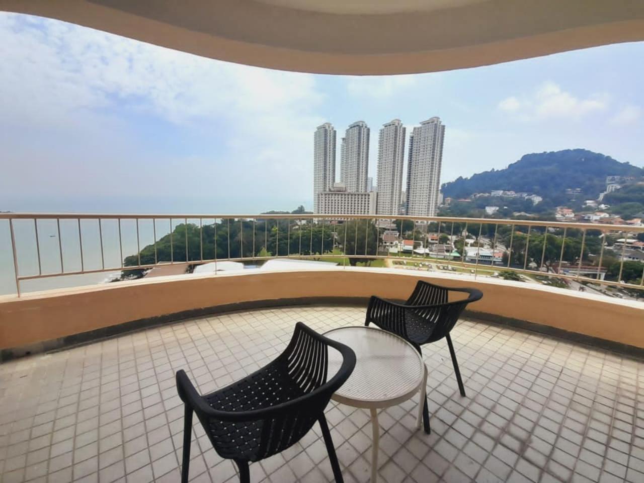 Rainbow Paradise Beachfront Penang Танджунг-Бунгах Екстер'єр фото